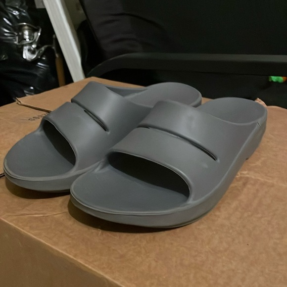 Oofos for recovery/ plantar fasciitis issues. - Picture 1 of 3